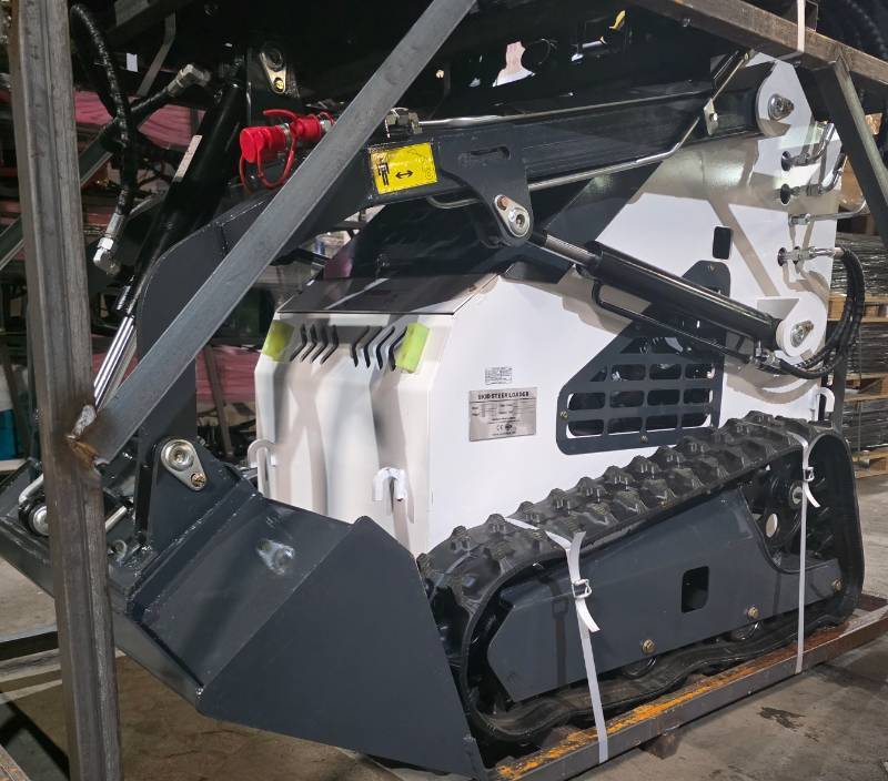 lot 6107 image: Unused Mini Skid Steer Loader  ZJZ-380 White