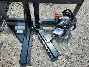 lot 2053 image: Unused Landhonor Skid Steer Tree Puller  TP08