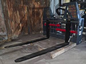 lot 1856 image: Unused Handy Skid Steer Hydraulic Forks  HF2T