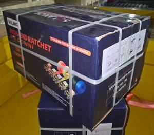 lot 5782 image: Unused 100PCS SDLanch High End Ratchet Tie Down Straps 2M - 100 pieces Total