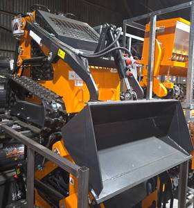 lot 3001 image: Unused LandHonor Mini Skid Steer Loader 23HP  LHR-HT380Q1