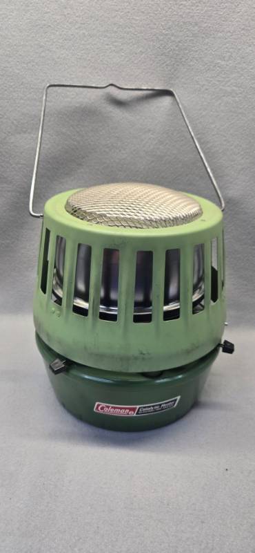lot 421 image: Coleman Catalytic Heater Adjustable 3000-5000 BTU Green Portable