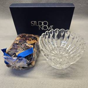 lot 446 image: Studio Nova Crystal Scalloped Bowl with Potpourri Gift Set