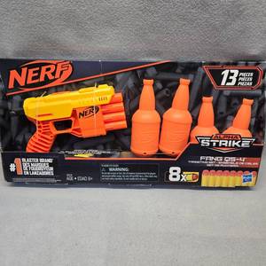 lot 452 image: NERF Alpha Strike Fang QS-4 Targeting Set with 13 Pieces