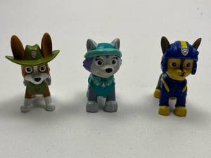 lot 105 image: Paw Patrol Action Figure Set of 3 Characters