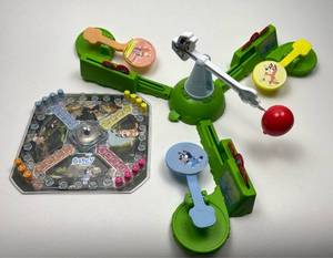 lot 186 image: Bluey Game Set - Keepy Uppy Game and The Creek Pop Around Game