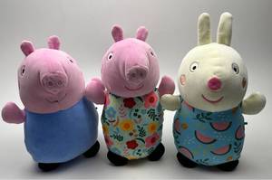 lot 198 image: Peppa Pig Family Character Plush Toy Set