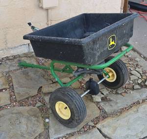 lot 16 image: John Deere Tow-Behind SeederPlanter (1 wheel locked up)