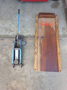 lot 24 image: Floor Jack and Western Auto Wooden Creeper Set