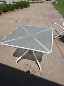 lot 33 image: Square Glass Top Patio Dining Table with White Metal Frame 32in x 32in x 28in
