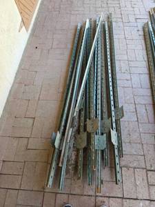 lot 39 image: 13 ct Steel T-Posts Fence Stakes Bundle 78in