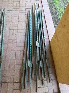 lot 40 image: 12 ct Steel T-Post Fence Posts Bundle 72in