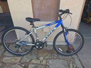lot 44 image: Trek 820 Mountain Bike 16 Inch Frame