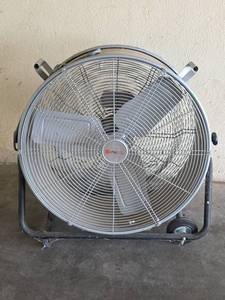 lot 47 image: Utilitech 24-Inch Heavy Duty Industrial Floor Fan HVD-24