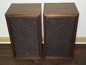 lot 110 image: Sansui SP-2000 4-Way 6-Speaker Floor Standing Speakers (Pair)
