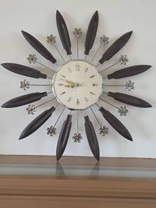 lot 118 image: Mid-Century Modern Starburst Wall Clock