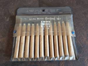 lot 135 image: Globemaster 12-Piece Wood Carving Set No. 5958