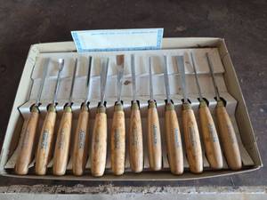 lot 138 image: Delta by Robert Sorby 12-Piece Woodcarving Chisel Set