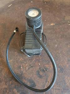lot 149 image: Air Master 12V Portable Air Compressor with Gauge 250 PSI Model 59008