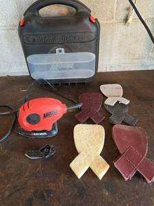 lot 152 image: Black & Decker Mouse SanderPolisher with Case and Accessories