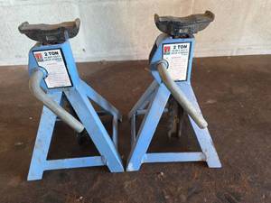 lot 157 image: 2 Ton Heavy Duty Jack Stands T-9302