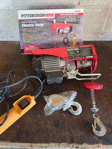 lot 165 image: Pittsburgh Automotive 440 lb Remote Controlled Electric Hoist (appears unused)