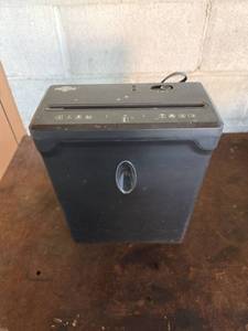 lot 167 image: Protek 6-Sheet Paper Shredder (Powers on)
