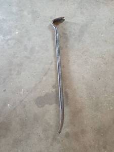 lot 181 image: Heavy Duty Steel Pry Bar with Nail Puller