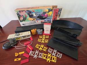 lot 182 image: Vintage Mattel Sizzlers Fat Track Control Set with Power Pit and Juice Machine