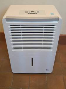 lot 188 image: Perfect Aire 4PAD50 50-Pint Dehumidifier (Powers on)