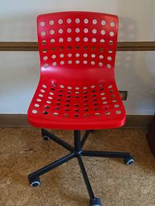 lot 195 image: Red Swivel Desk Chair