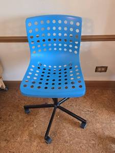 lot 196 image: Blue Swivel Desk Chair