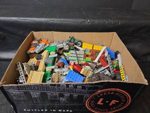lot 229 image: LEGO Mixed Building Blocks and Pieces Bulk Lot