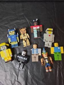 lot 231 image: Roblox Action Figures Collection