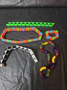 lot 242 image: Fidget Sensory Toys - Snake Puzzle Twist Links and Chain Toys