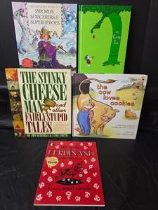 lot 257 image: Classic Childrens Book Collection - 5 Hardcover Books