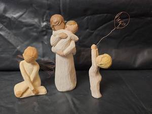 lot 285 image: Willow Tree Figurines Set of 3