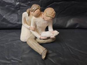 lot 286 image: Willow Tree New Life Figurine Father Mother Baby