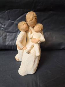 lot 288 image: Willow Tree Quietly Figurine