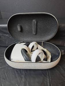 lot 289 image: Oculus Quest 2 VR Headset with Controllers and Case