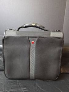 lot 298 image: Wenger Swiss Business Portfolio Briefcase with Organizer