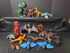 lot 306 image: Mixed Dinosaur Action Figure Collection