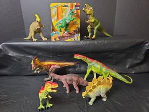 lot 309 image: Dinosaur Action Figure Collection