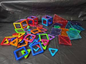 lot 314 image: Magnetic Building Tiles Construction Set