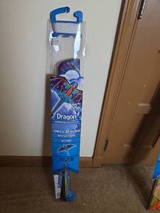 lot 319 image: Dragon 70 Inch Nylon Kite with Handle and Line New
