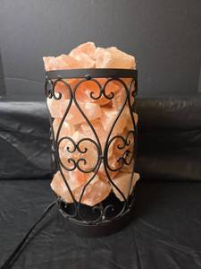 lot 328 image: Himalayan Salt Rock Lamp - Needs Lightbulb