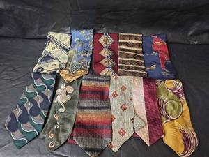 lot 335 image: Mens Designer Tie Collection Mixed Pattern