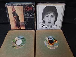 lot 347 image: Classic Rock and Pop Vinyl Records Collection- 45s