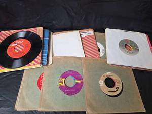 lot 351 image: 45 RPM Single Records Collection Mixed Artists
