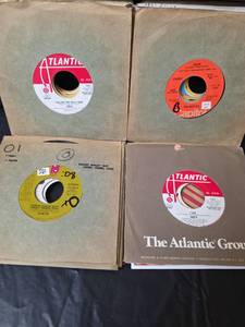 lot 352 image: Classic 45 RPM Singles Collection